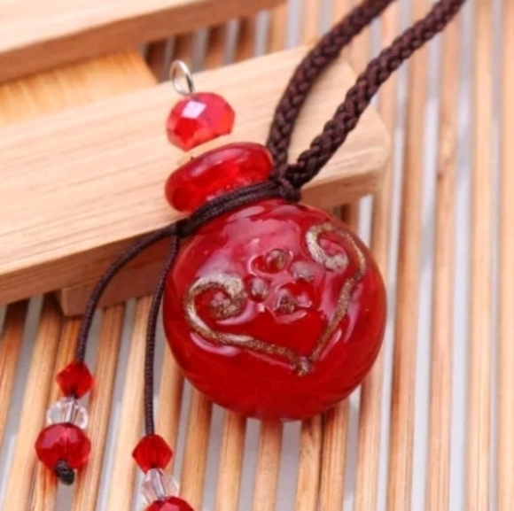 🩸 Little Red Glass Vial Necklace - Picture 5 of 8